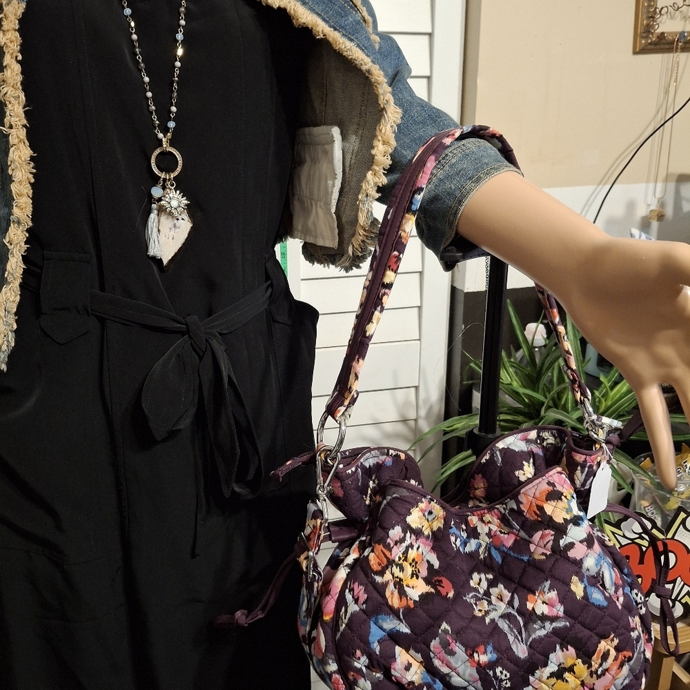 Vera Bradley Med Sized Floral Quilted Bag - Purple Like New - Picture 3 of 12